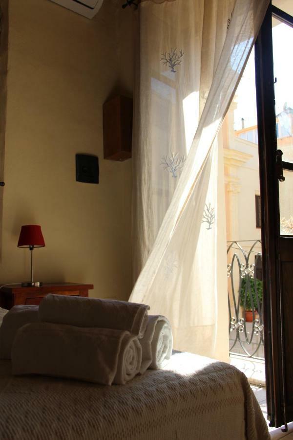 Sant Efisio Host Hotel กาญารี ภายนอก รูปภาพ
